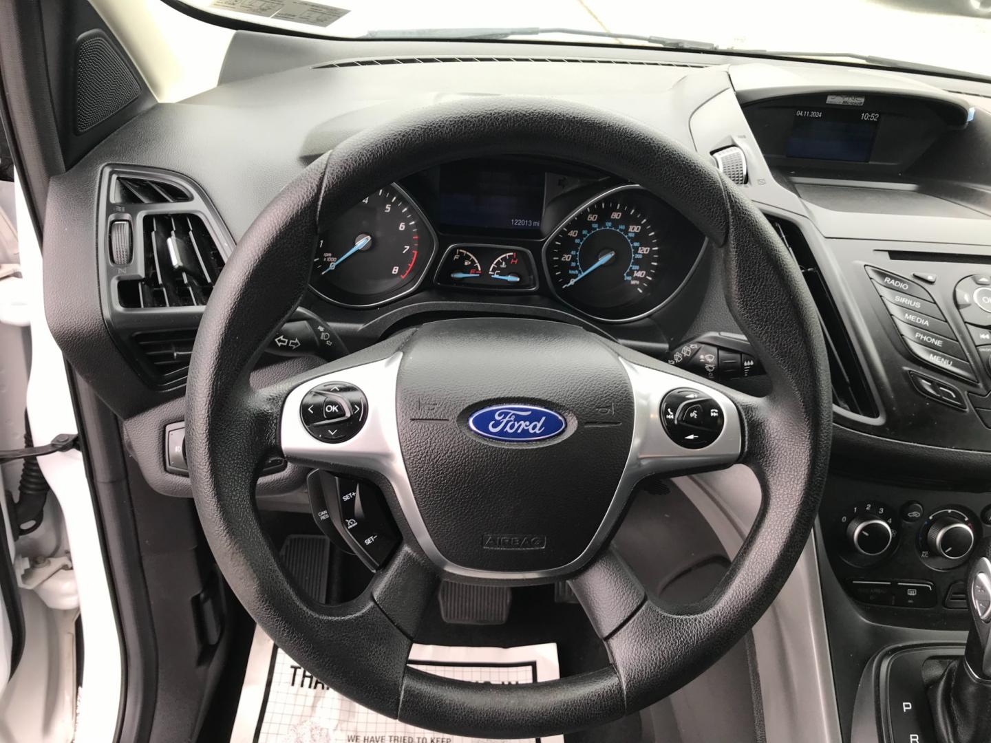 2015 White /Gray Ford Escape SE (1FMCU9G96FU) with an 2.0 engine, Automatic transmission, located at 577 Chester Pike, Prospect Park, PA, 19076, (610) 237-1015, 39.886154, -75.302338 - Photo#10